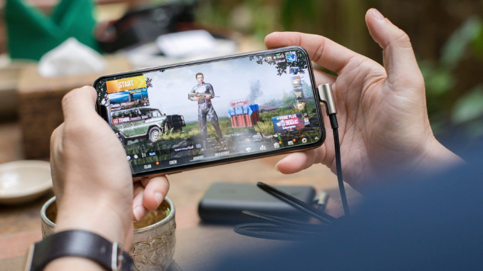 Salah satu tips main game outdoor agar HP tidak overheat adalah menggunakan cooler eksternal. Tentunya, ada beberapa tips lainnya yang bisa Anda simak di sini!